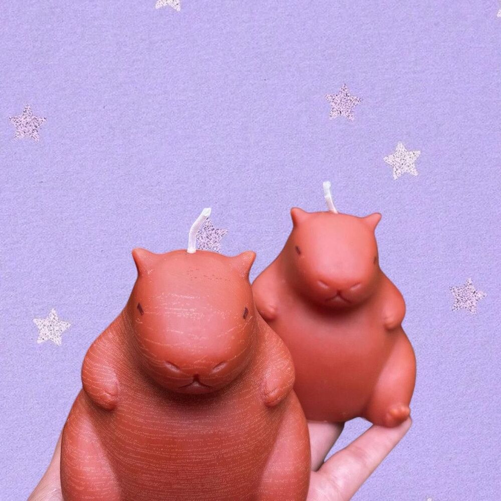 Capybara Candle - Picture 4 of 8